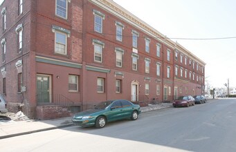 666-668 Main St in Middletown, CT - Building Photo - Building Photo