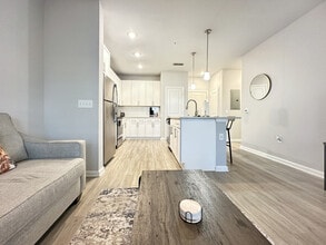 1323 Sands Ter E in Clearwater, FL - Foto de edificio - Building Photo