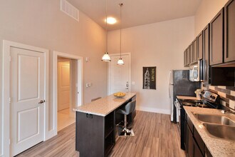 Oaks 5th Street Crossing at City Station in Garland, TX - Foto de edificio - Building Photo