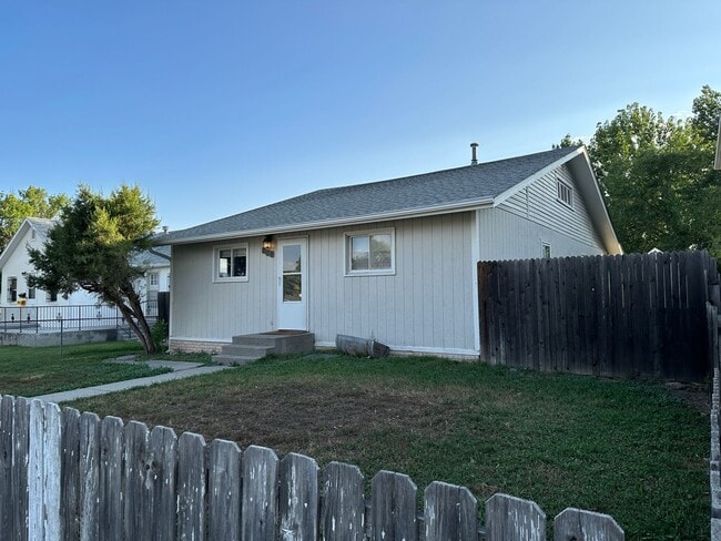 property at 608 S 35th St