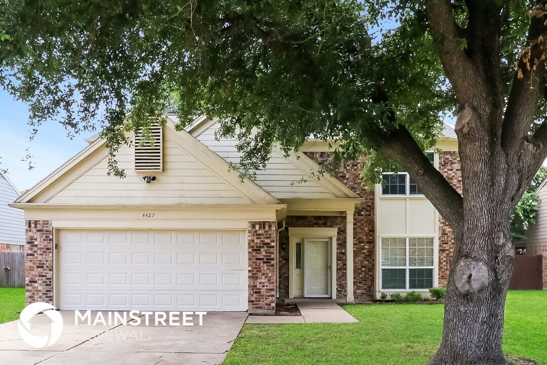 4427 Wheeler St in Grand Prairie, TX - Building Photo