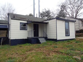 541 W Lake Ave NW in Atlanta, GA - Building Photo - Building Photo