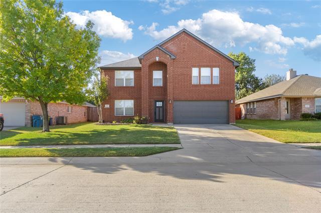316 Oxford Dr in Roanoke, TX - Building Photo