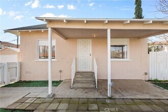 1445 S Rebecca St in Pomona, CA - Foto de edificio - Building Photo