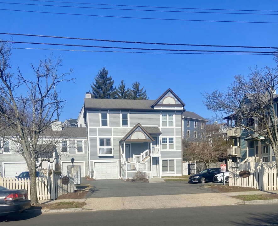 128 Front St in New Haven, CT - Building Photo