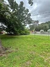 890 NW 106th St in Miami, FL - Building Photo - Building Photo