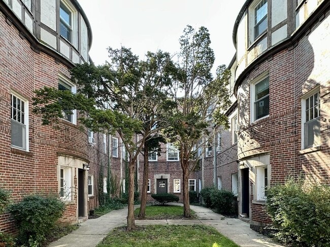 912 Green Bay Rd, Unit J03P in Winnetka, IL - Building Photo - Building Photo