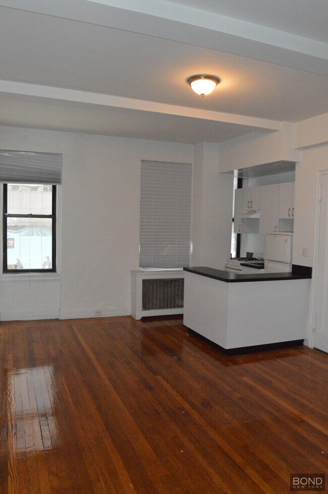 property at 140 E 46th St