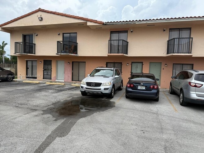 7993 NW 7th St in Miami, FL - Building Photo - Building Photo