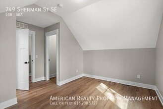 749 Sherman St SE in Grand Rapids, MI - Building Photo - Building Photo