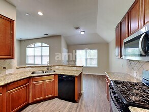 8812 Sun Haven Ln in Pearland, TX - Foto de edificio - Building Photo