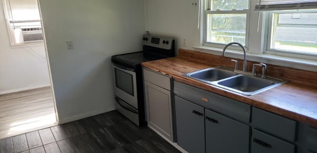 502 Kanawha Ave S in Nitro, WV - Building Photo - Building Photo