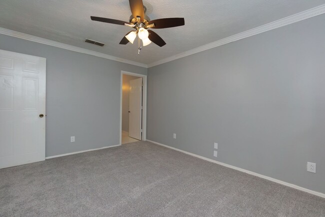 property at 1003 Country Park Dr