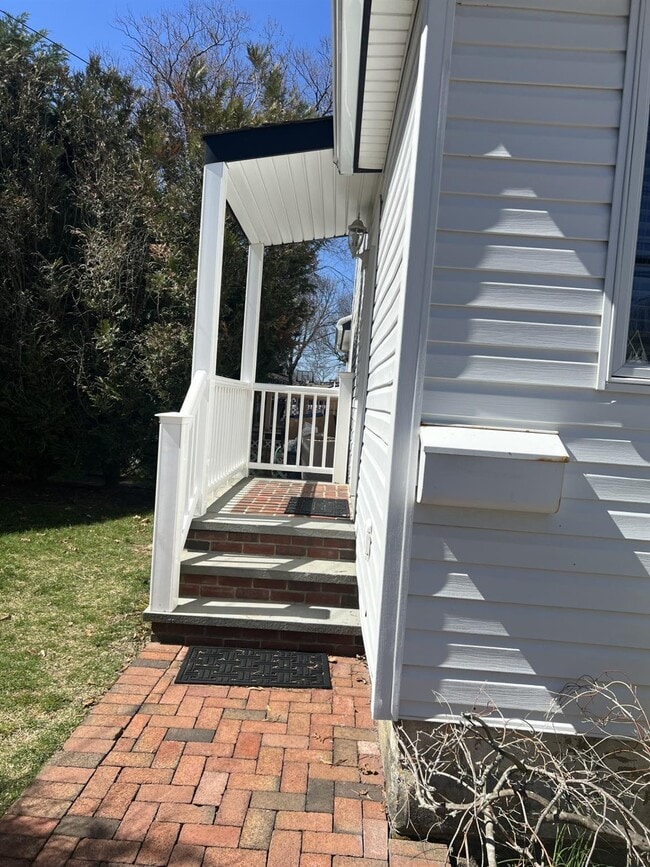428 Ocean Ave in East Rockaway, NY - Building Photo - Building Photo