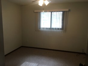 201 7th Ave SE in Rugby, ND - Building Photo - Building Photo