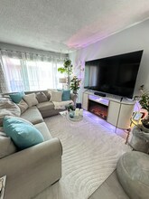 1139 E Ocean Blvd in Long Beach, CA - Foto de edificio - Building Photo