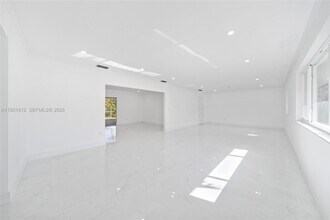 7021 SW 107th St in Miami, FL - Building Photo - Building Photo