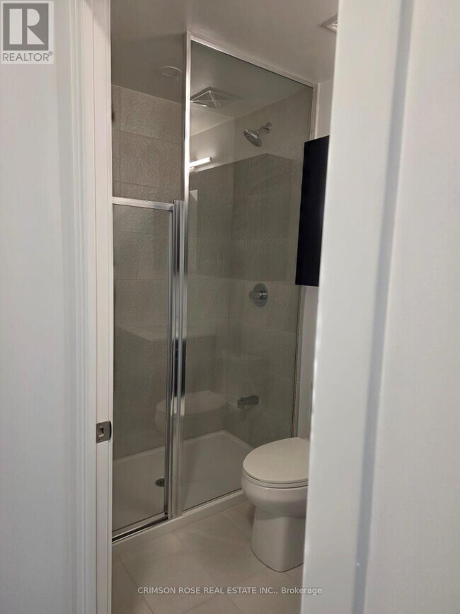 5105 Hurontario St in Mississauga, ON - Building Photo - Building Photo