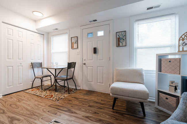 Anchor Court Apartments in Evansville, IN - Building Photo - Interior Photo