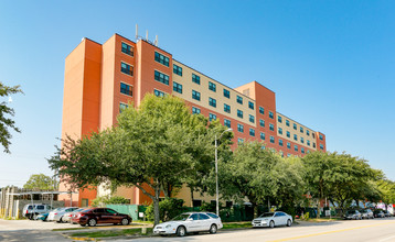 Houston Heights Towers in Houston, TX - Foto de edificio - Primary Photo