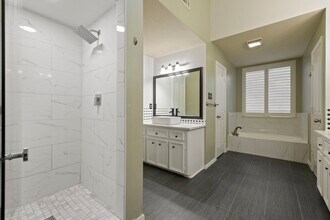 2807 4 Pines Dr in Houston, TX - Building Photo - Building Photo