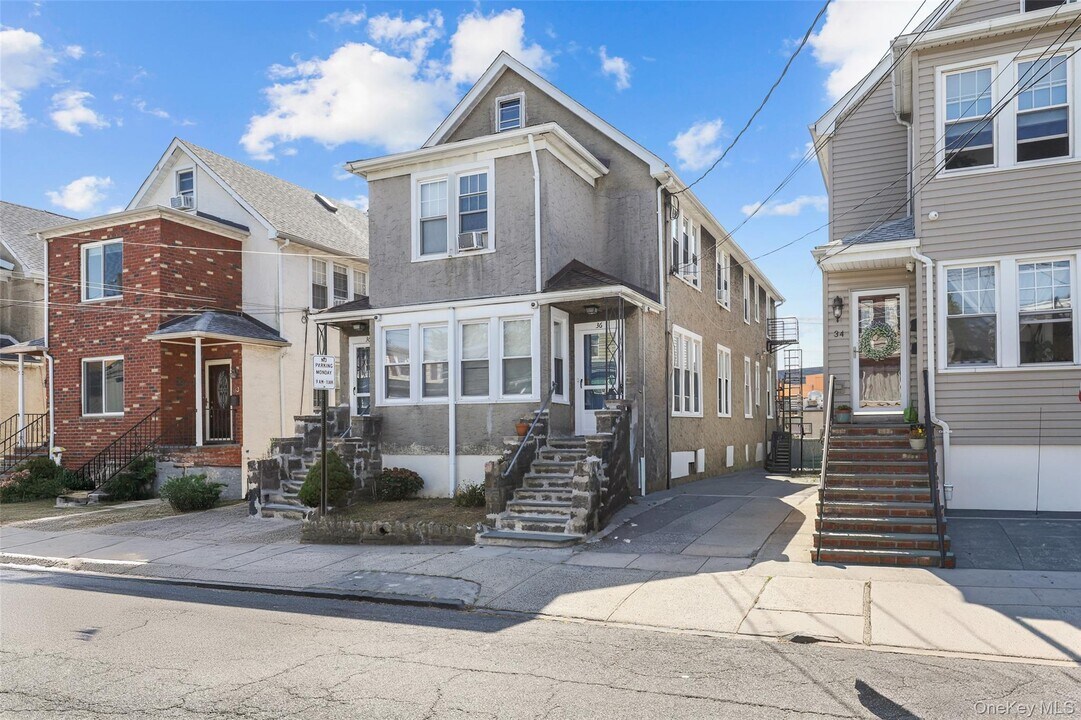 36 Huber Pl in Yonkers, NY - Building Photo