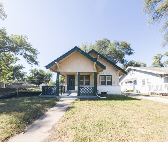 property at 1724 E 14th St