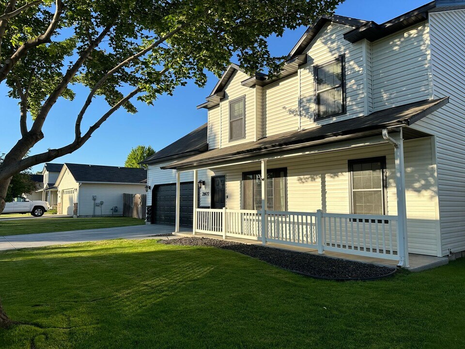 2607 S Bluegrass Dr in Nampa, ID - Building Photo