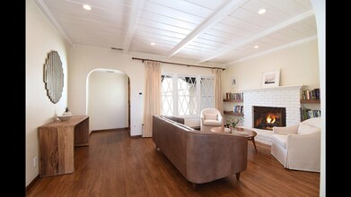 121 Vía Los Altos in Redondo Beach, CA - Building Photo - Building Photo