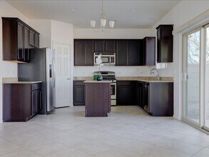 8011 S Dolphin Way in Tucson, AZ - Building Photo - Building Photo