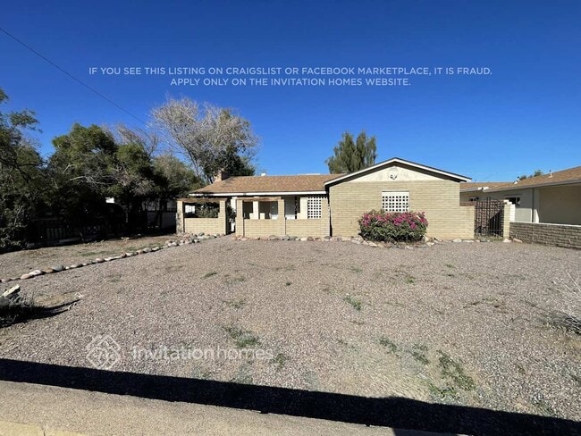 property at 2532 E Clarendon Ave