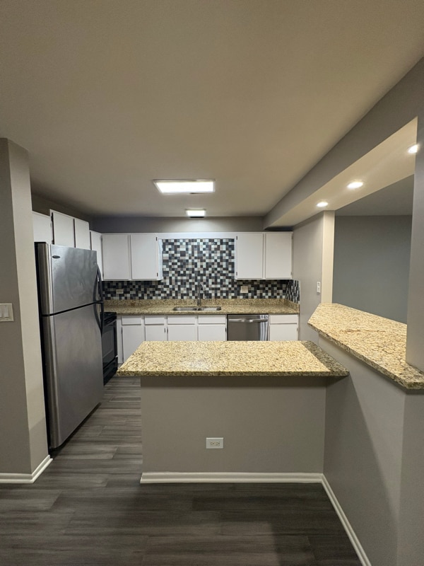 1324 Geneva Dr in Palatine, IL - Foto de edificio - Building Photo