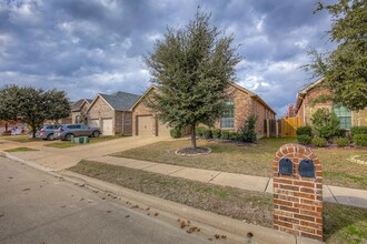 621 Cattlemans Way in Fort Worth, TX - Building Photo - Building Photo