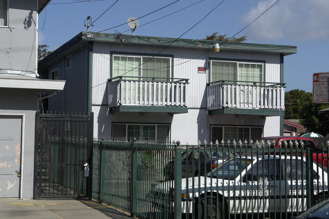 1941 82nd Ave in Oakland, CA - Foto de edificio - Building Photo