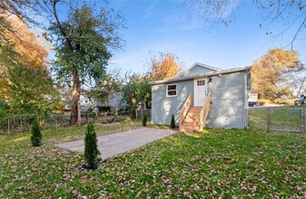 3221 Suncrest Ave in St. Louis, MO - Building Photo - Building Photo