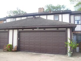 7 Sun Meadow Blvd in Friendswood, TX - Building Photo