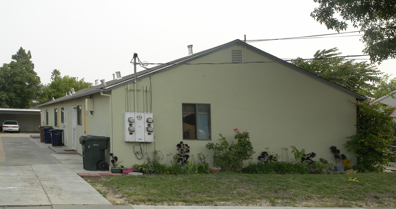 314 Lawton St in Antioch, CA - Foto de edificio