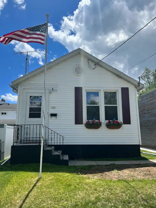 505 Huron St in Manitowoc, WI - Foto de edificio