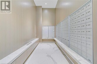 370 Martha St in Burlington, ON - Building Photo - Building Photo
