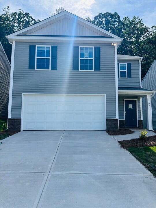 1031 20th Ave Loop SE in Hickory, NC - Building Photo