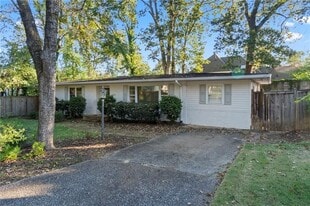 1340 Cumberland Dr in Gainesville, GA - Building Photo