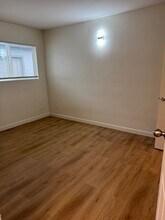 13401 Victory Blvd, Unit #8 in Van Nuys, CA - Building Photo - Building Photo