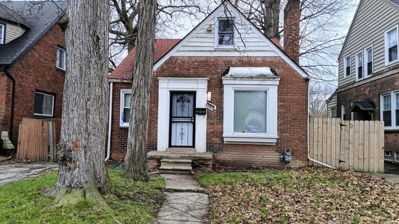 5267 3 Mile Dr in Detroit, MI - Foto de edificio