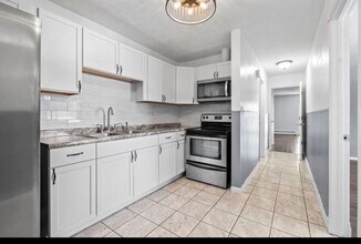 3243 S 49th Ave, Unit 301 in Cicero, IL - Building Photo - Building Photo