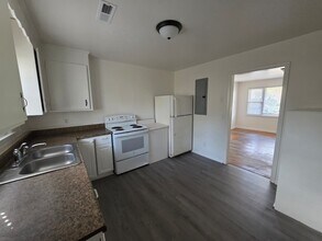 1129 Berkeley St in Hanahan, SC - Building Photo - Building Photo