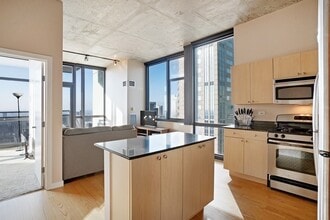 235 W Van Buren St, Unit 4114 in Chicago, IL - Foto de edificio - Building Photo