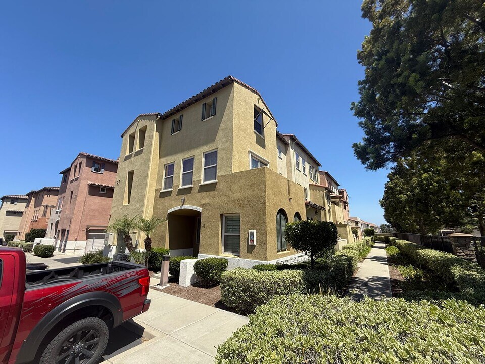264 Marquette Ave in San Marcos, CA - Building Photo