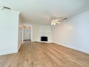 4832 Maureen Ln in Moorpark, CA - Building Photo - Building Photo