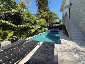 1351 S Venetian Way in Miami Beach, FL - Building Photo - Building Photo