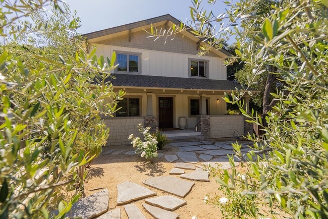 10802 Creek Rd in Ojai, CA - Building Photo - Building Photo